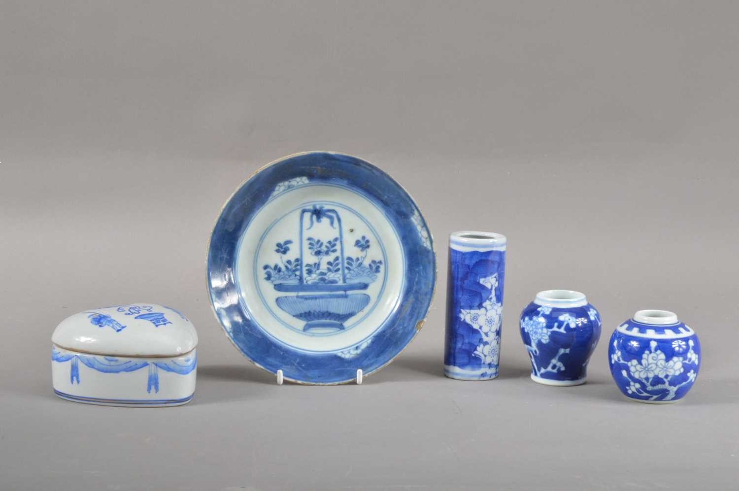 A collection of Chinese blue and white ceramics,