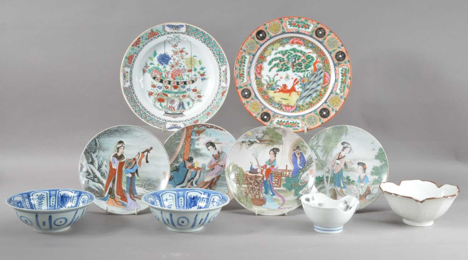A collection of 20th century Chinese porcelain and ceramic items,