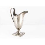 An Edwardian silver cream jug,