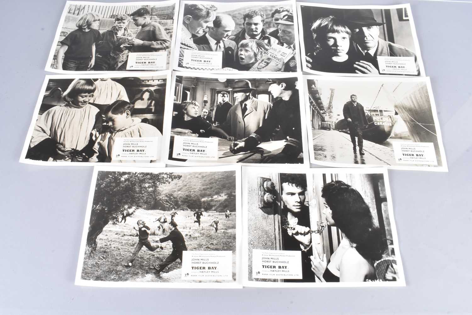 “Critters”   Set of 8 Original Front Of House Stills / 8x10 Lobby Cards main image 0