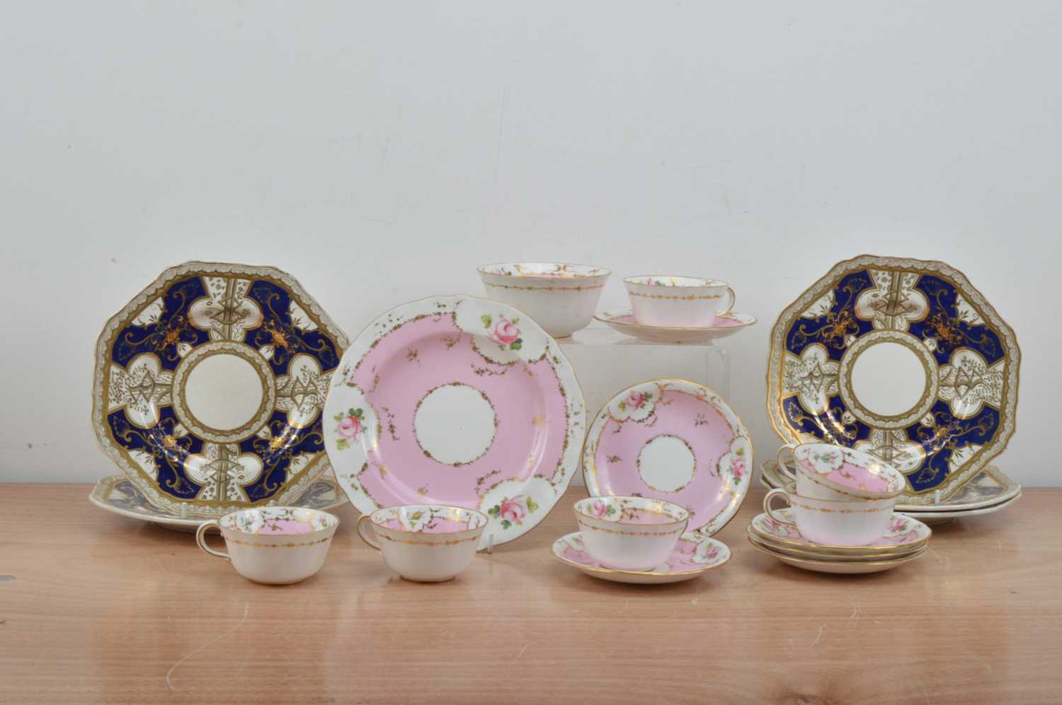 A Royal Crown Derby part dessert service,