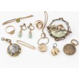 A small group of jewellery,