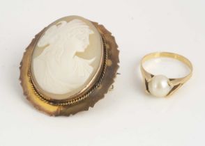 A continental yellow metal cultured pearl dress ring,