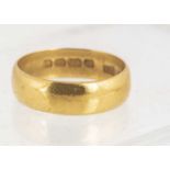 A 22ct gold wedding band,