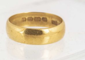 A 22ct gold wedding band,