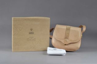 A Gucci cream leather ladies handbag,