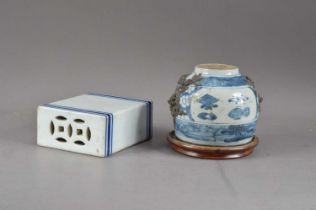 Two items of Chinese blue and white porcelain,