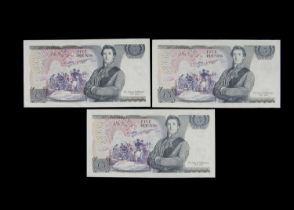 Group of Eight Bank of England £5 and £10 notes,