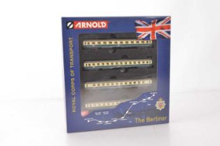 Hornby Arnold The Berliner Royal Corps of Transport Coach Pack,