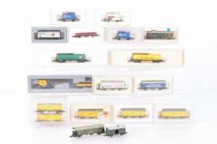 Marklin Mini Club Z Gauge Crane Freight Stock and Four Wheeled Coaches (19),