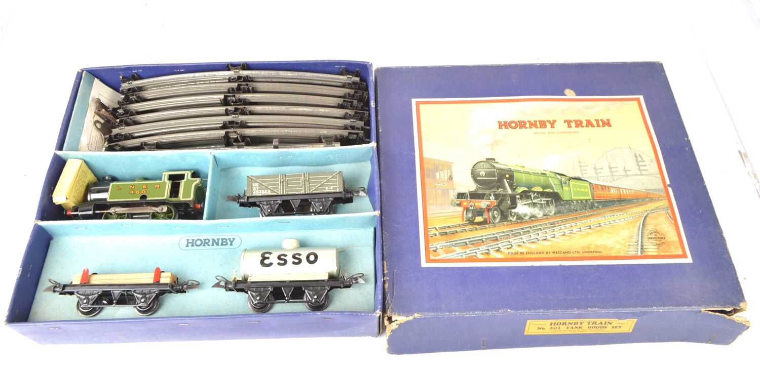 Hornby 0 Gauge clockwork Train Sets (3),