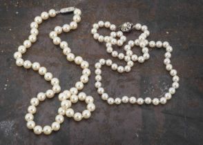 A string of uniform knotted cultured pearls,