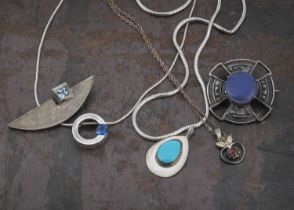 A small collection of silver jewellery,