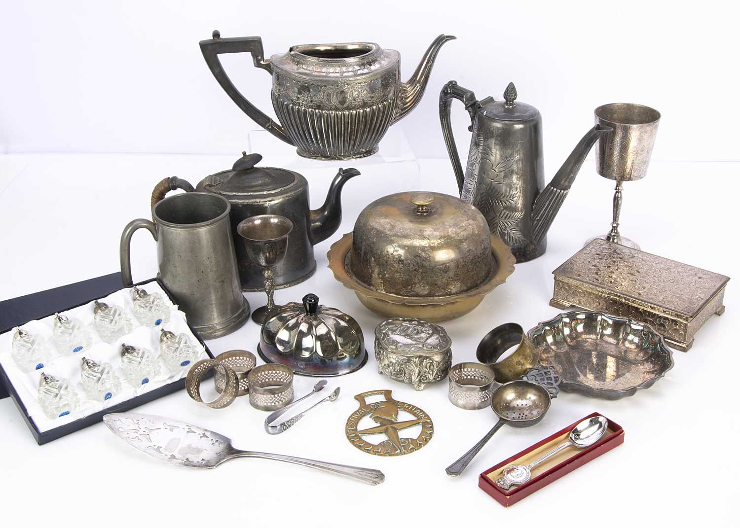 A collection of silver and silver plate and other items, - Image 3 of 3