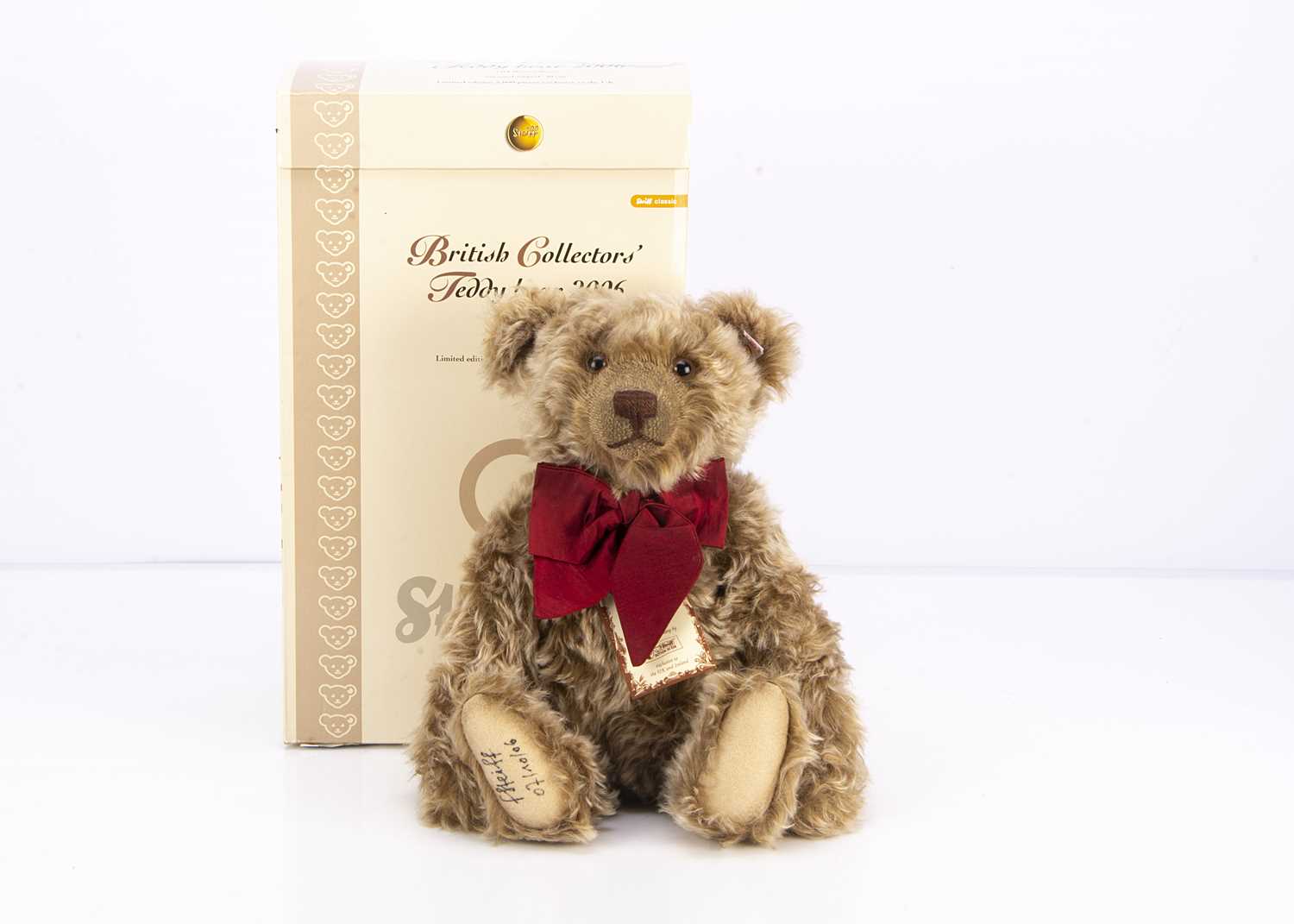 A Steiff limited edition British Collectors 2006 teddy bear,