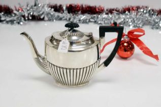 An early George V silver teapot by Walker & Hall,