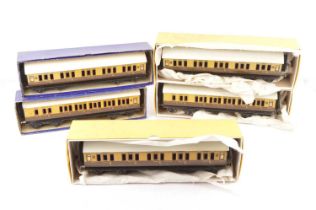 Five Bassett-Lowke 0 Gauge tinplate GWR Coaches (5)