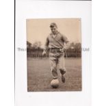 DUNCAN EDWARDS PRESS PHOTO An 8" X 6" B/W photo, Sport & General stamp on the reverse, of Edwards in