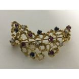 A 18 ct gold brooch with gem stone Inset 4 cm . 8.