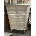 No Reserve - A white chest of drawers with giltwor