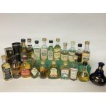 No Reserve - Whiskey miniatures, some lower level,