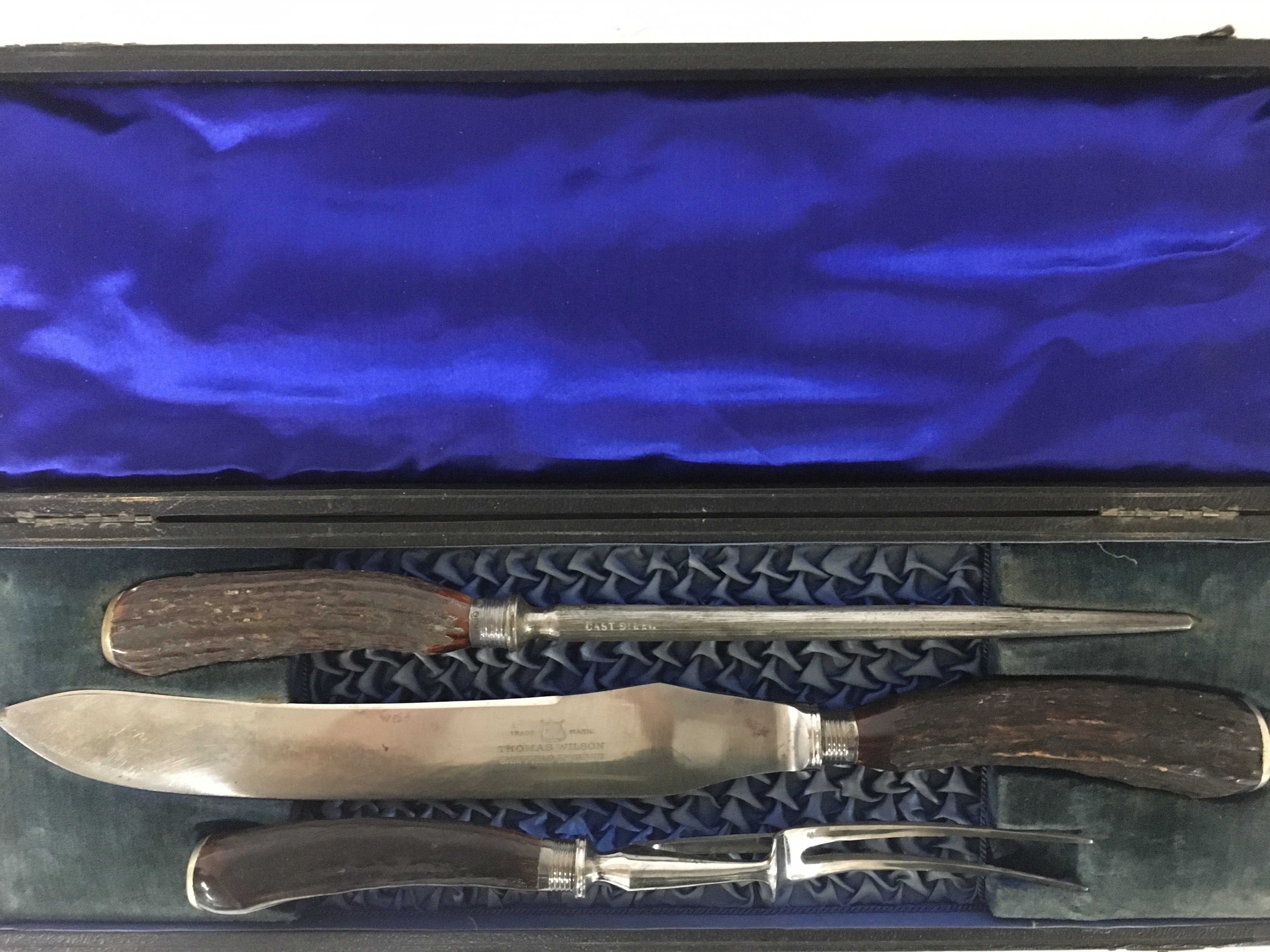 A cased Thomas Wilson stags horn handle carving se