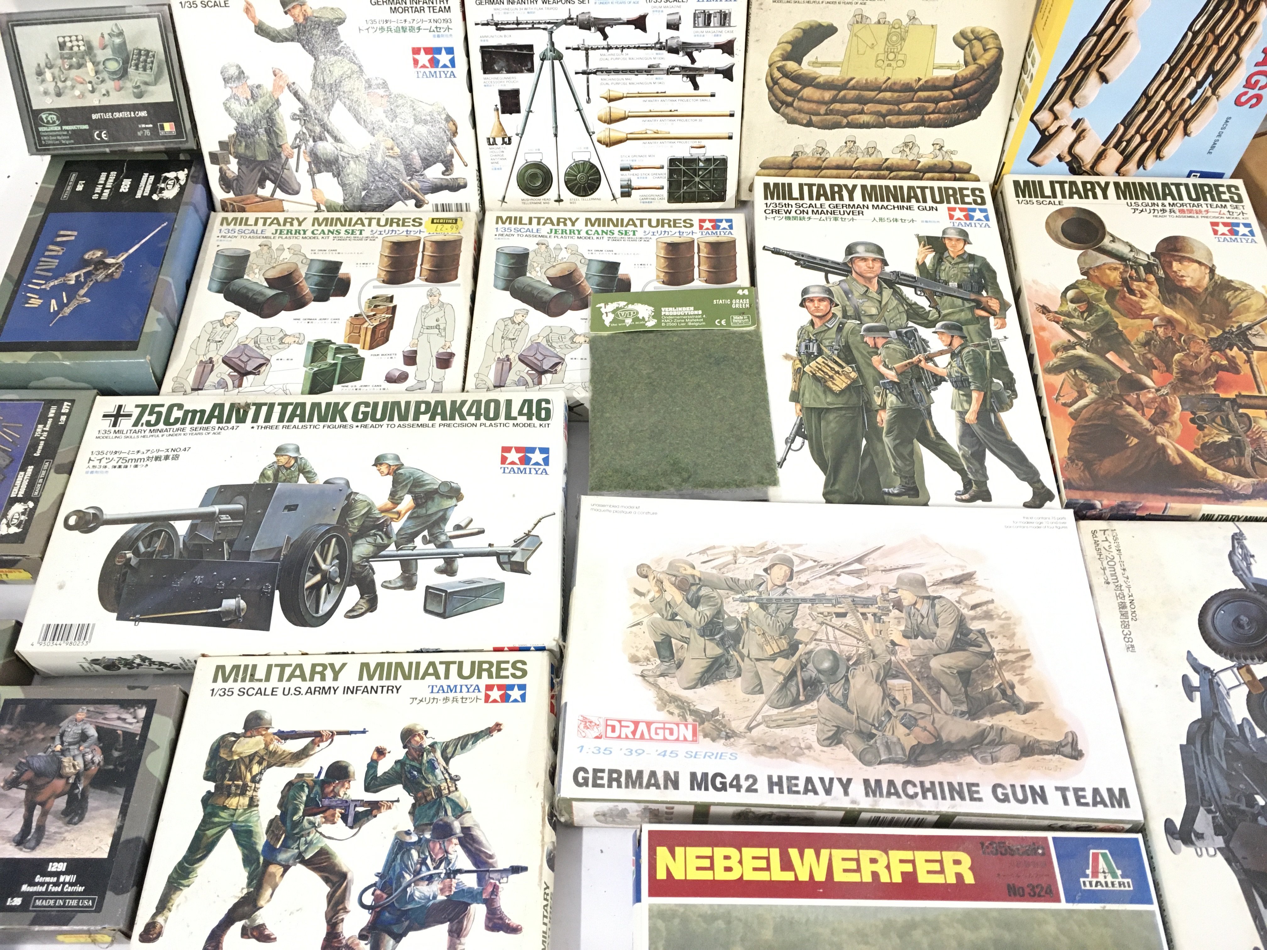 A Box Containing Military Miniature Model Kits. - Image 3 of 5