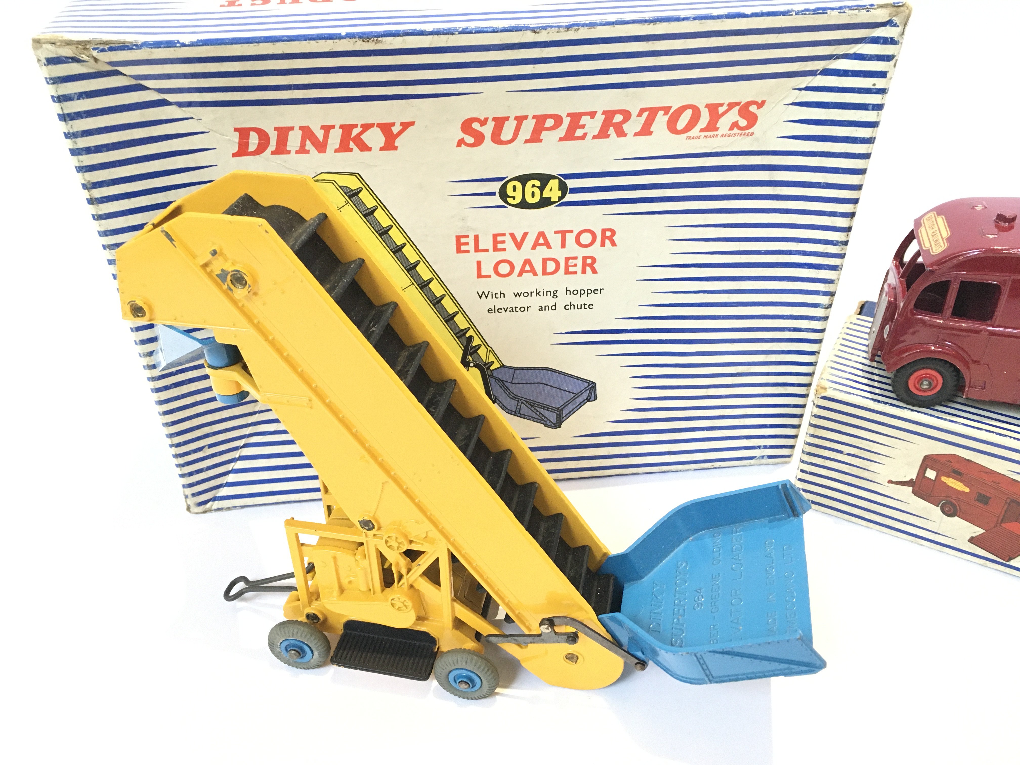 A Boxed Dinky Supertoys Elevator #964. And a Horse - Image 3 of 4