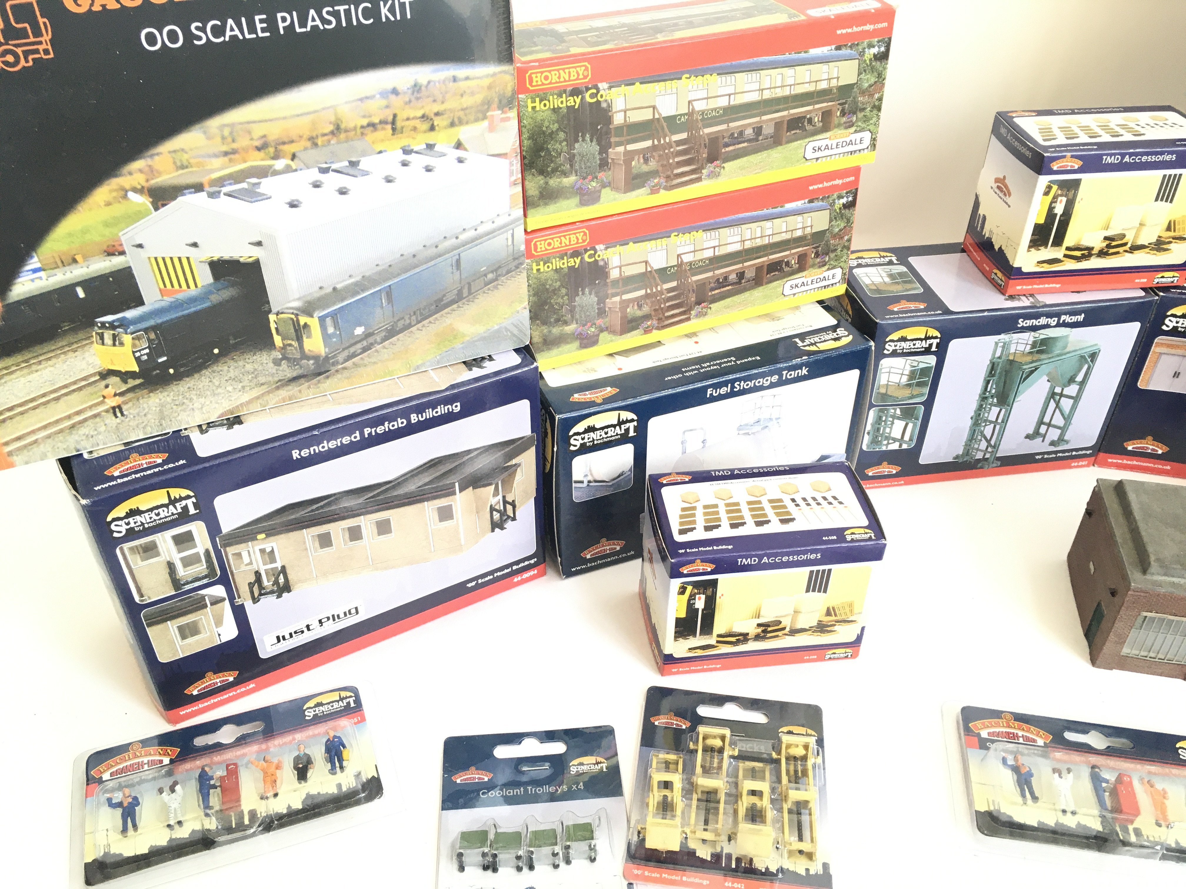 A Collection of Bachmann. Hornby Boxed Buildings. - Image 2 of 3