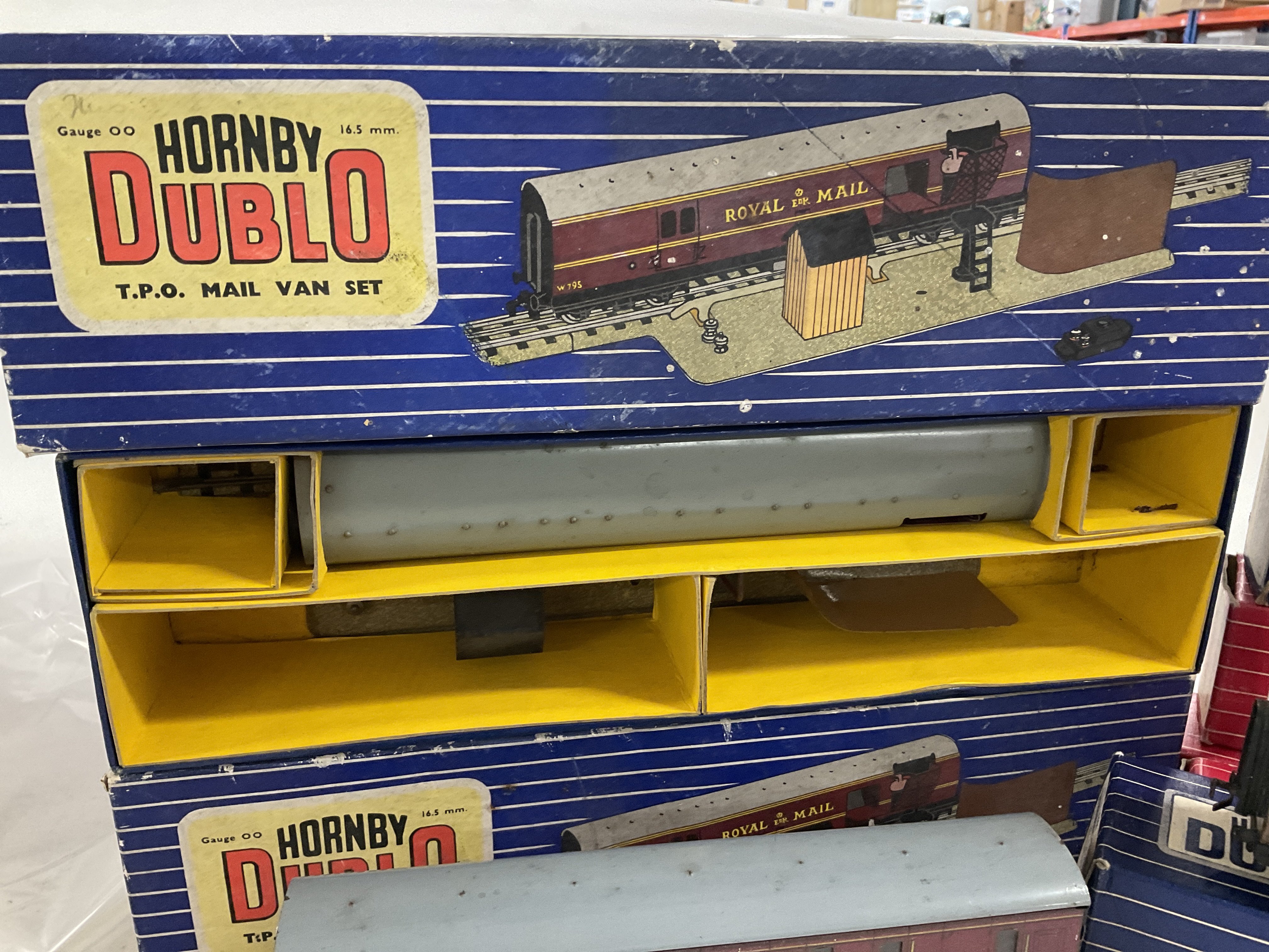 Collection of 9 Boxed Hornby Dublo railway wagons 00gauge