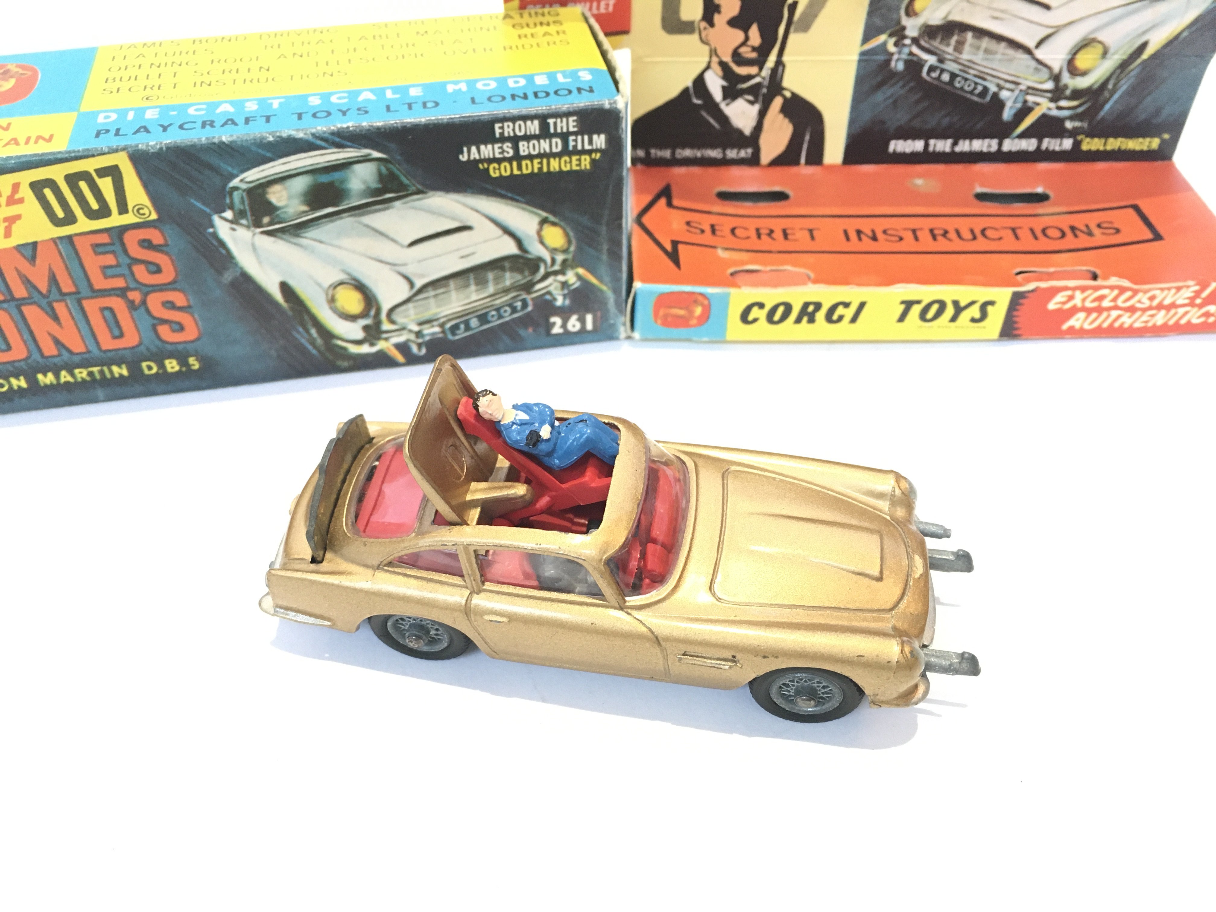 A Boxed Corgi James Bond Aston Martin D.B.5. #261 - Image 3 of 3