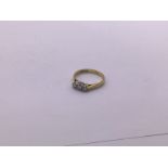 18ct gold 3 stone diamond ring (size K) (A) approx
