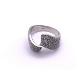 A 9ctbwhite gold and 1.75ct diamond set twist desi