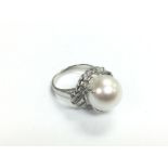 A certificated large platinum cultured pearl ring