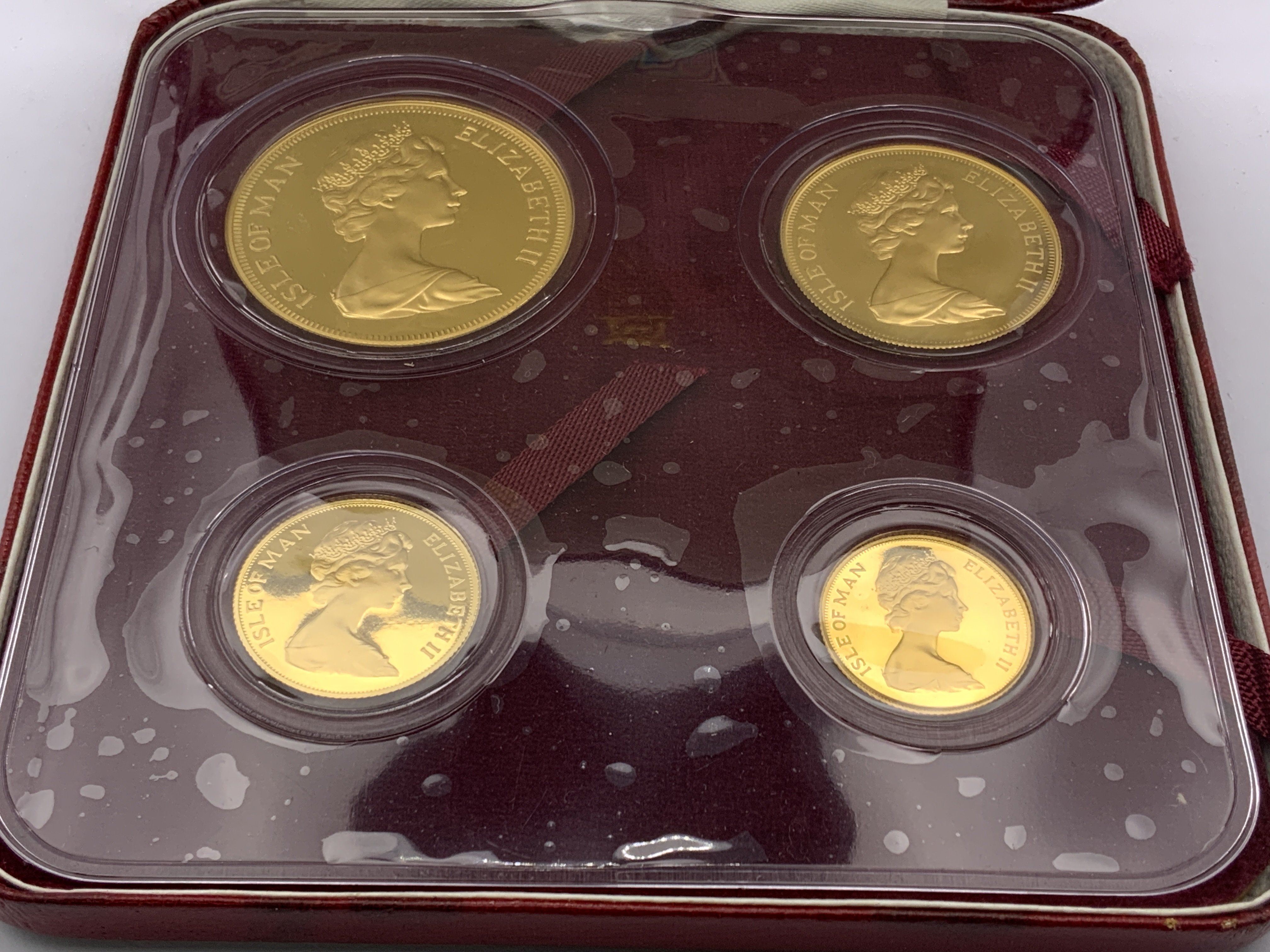 A 1974 Pobjoy Mint Isle of Man gold proof coin set - Image 3 of 3