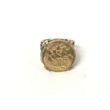 A 9ct gold half sovereign ring 1913, 8g size L