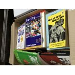 A box containing mixed title boxing books (a lot)