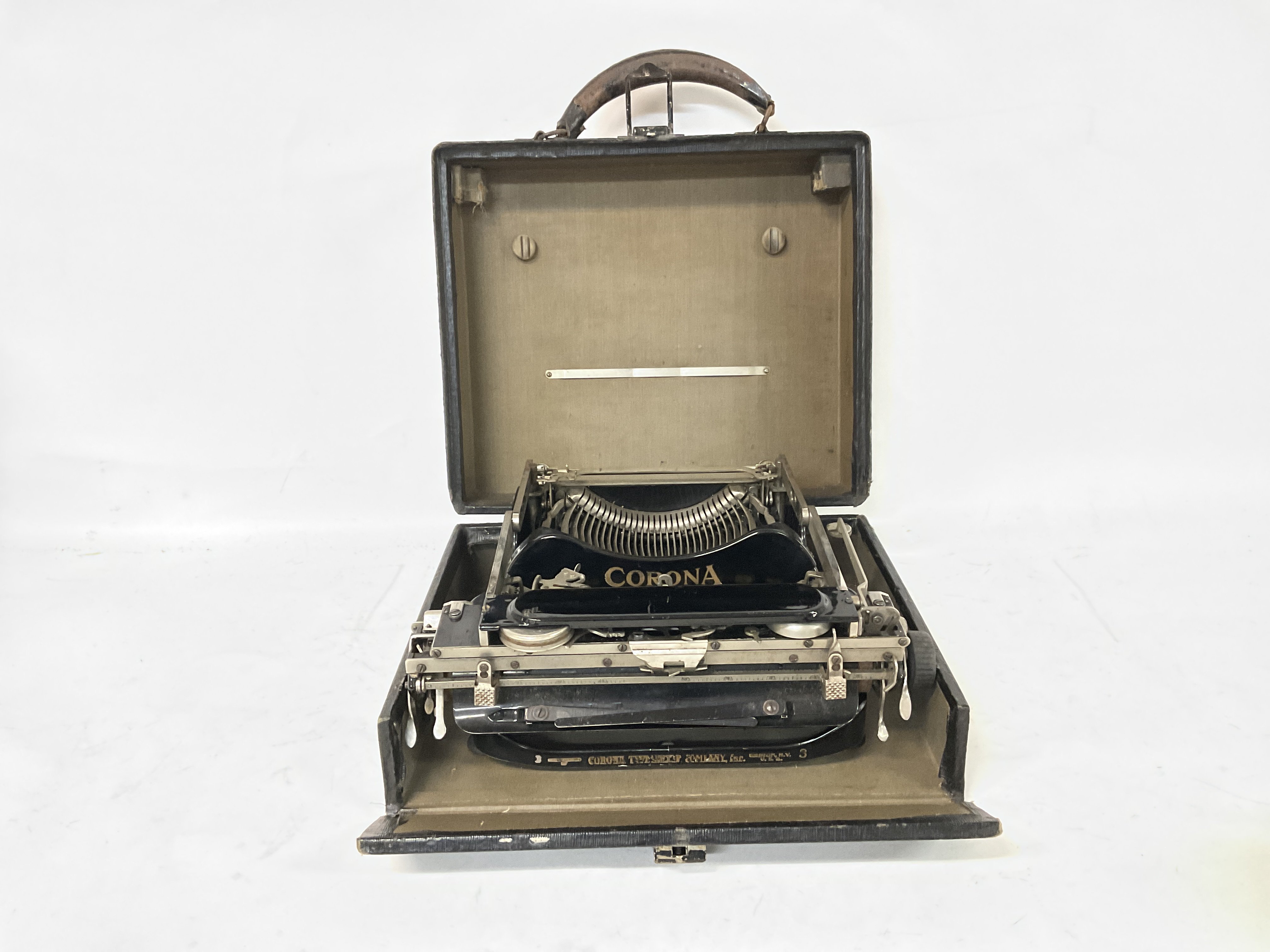 Vintage Corona portable typewriter approx 25x29cm.