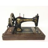 Vintage Singer hand crank sewing machine (postage