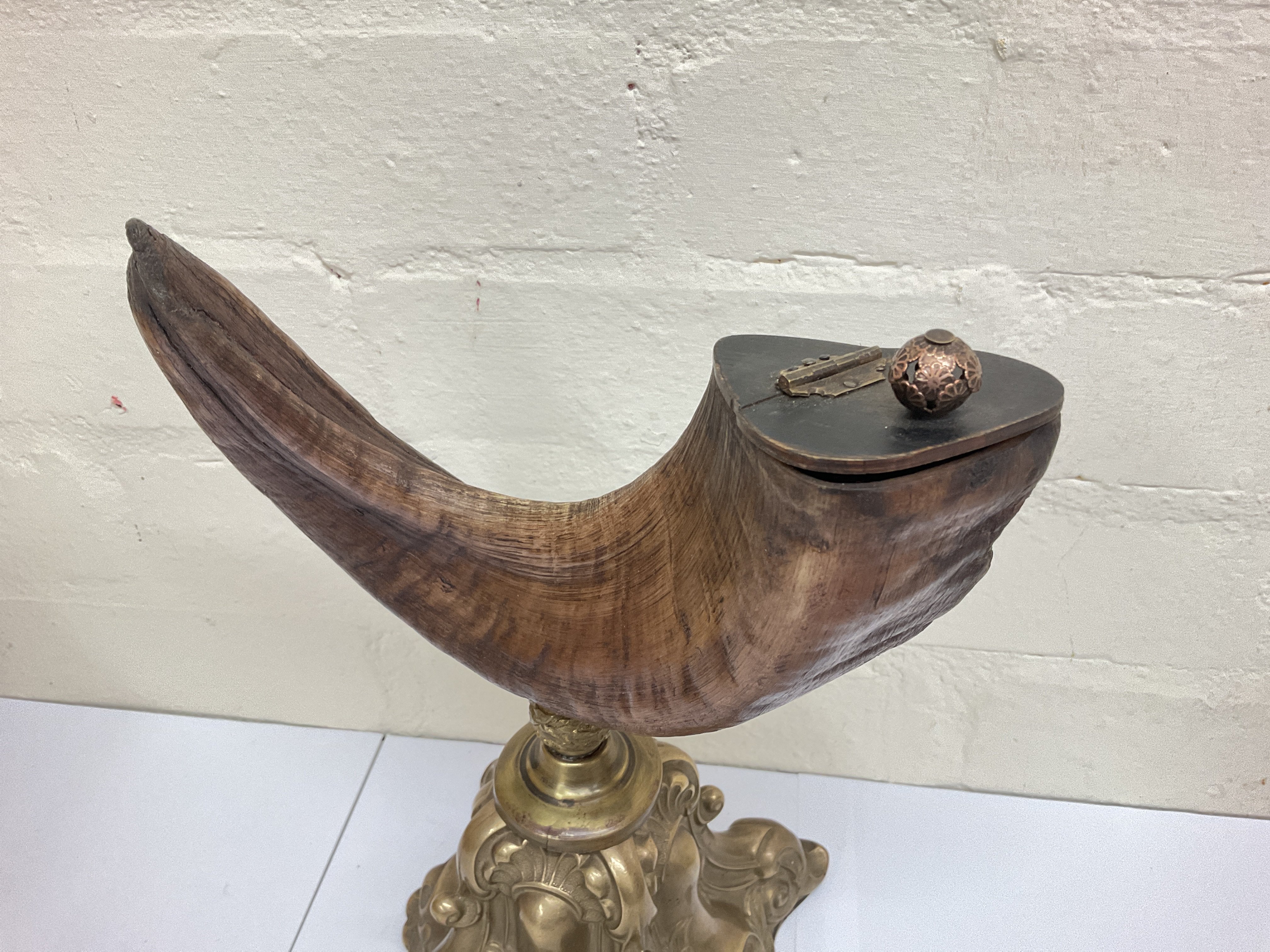 Rams horn snuff mull on Gilt metal base, approxima - Image 2 of 5