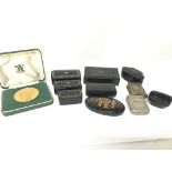 A collection of Victorian and later snuff boxes. t