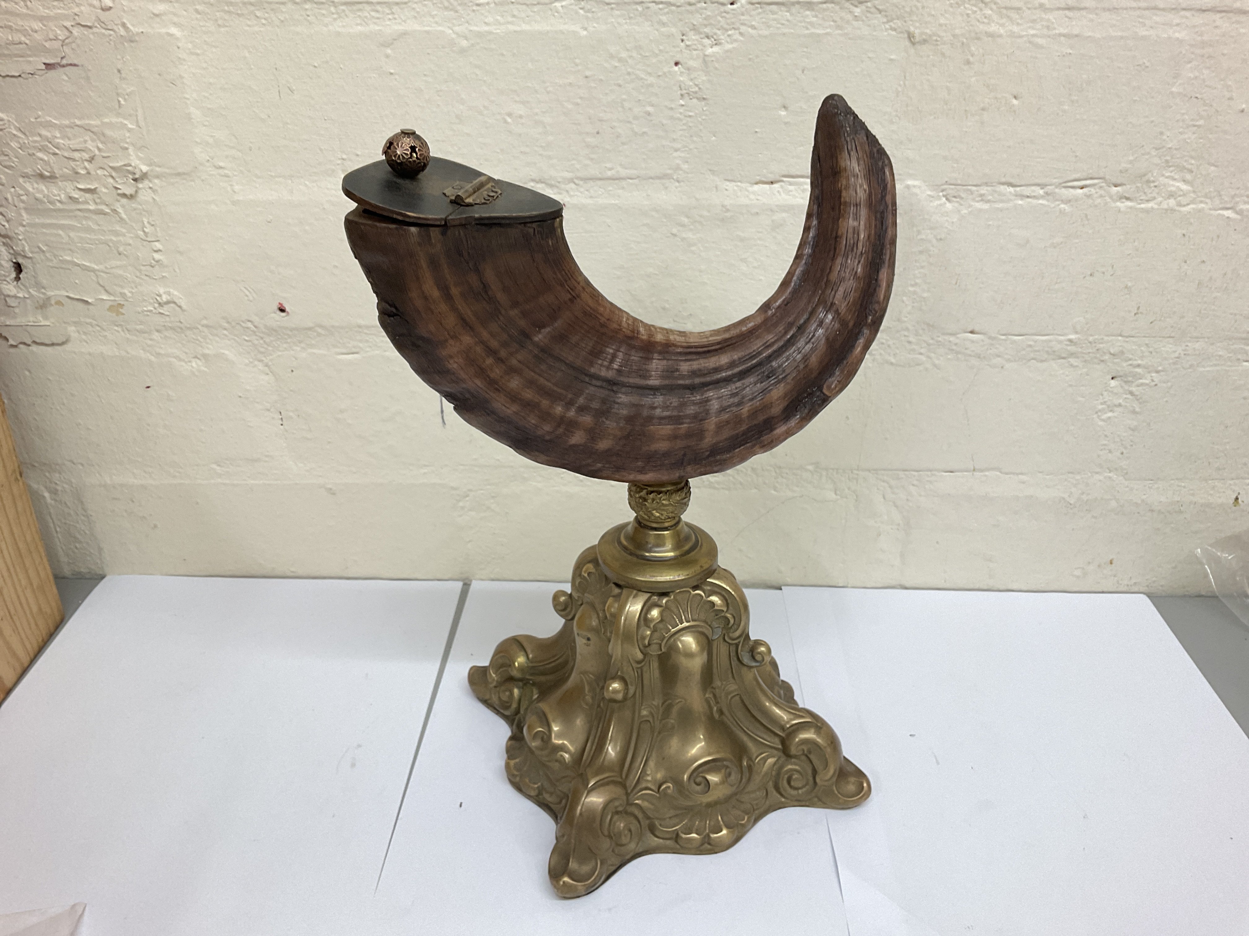 Rams horn snuff mull on Gilt metal base, approxima - Image 5 of 5