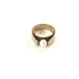 A 9ct gold ring with a pearl. Size L and 8.70g pos