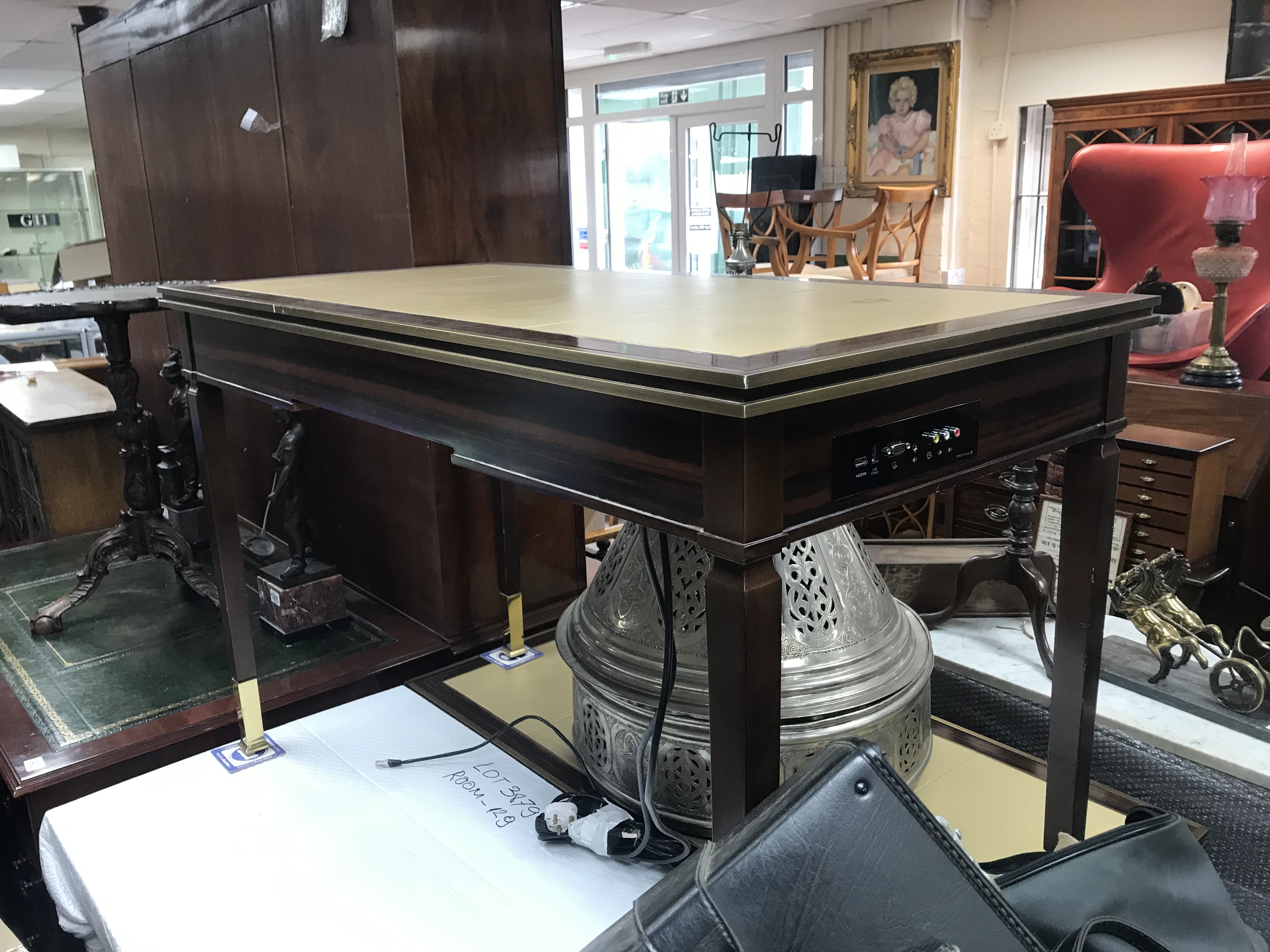 Quality leather inset topped table from Dorchester - Image 2 of 2