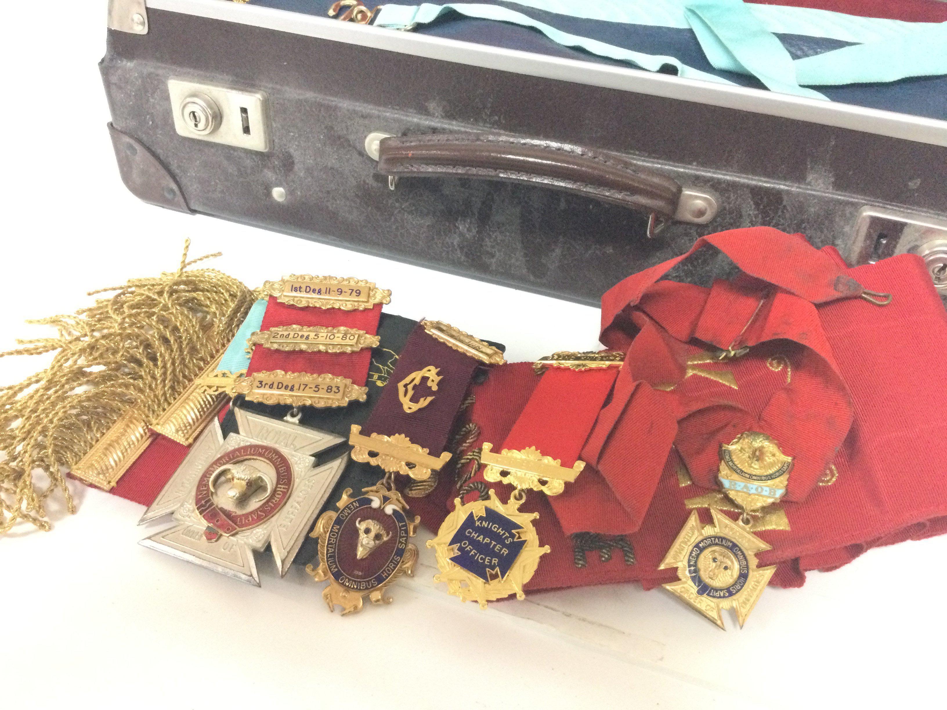 A case containing Royal Antediluvian Order of Buff - Image 3 of 5