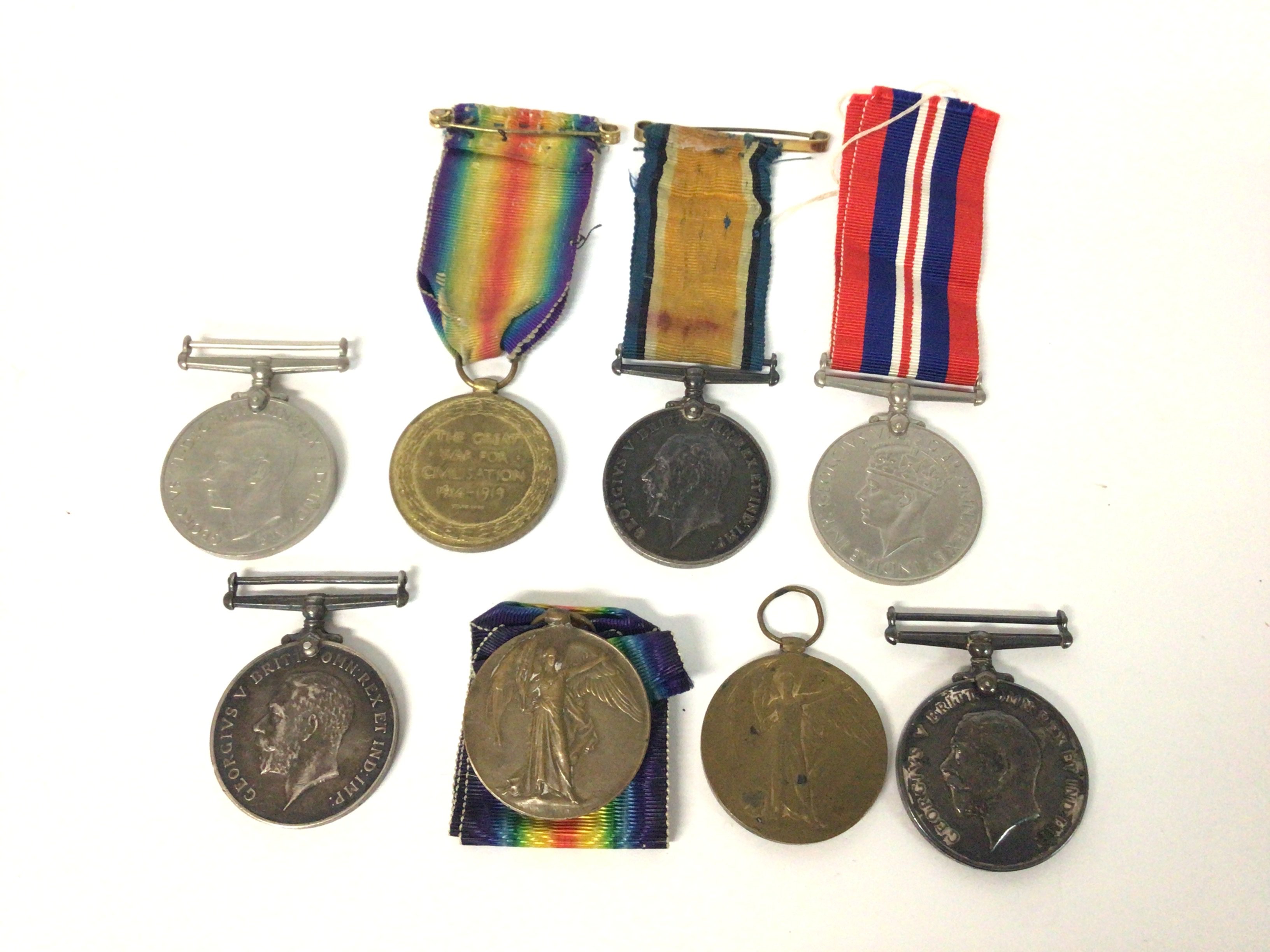 A collection of First and Second World War medals - Image 2 of 3