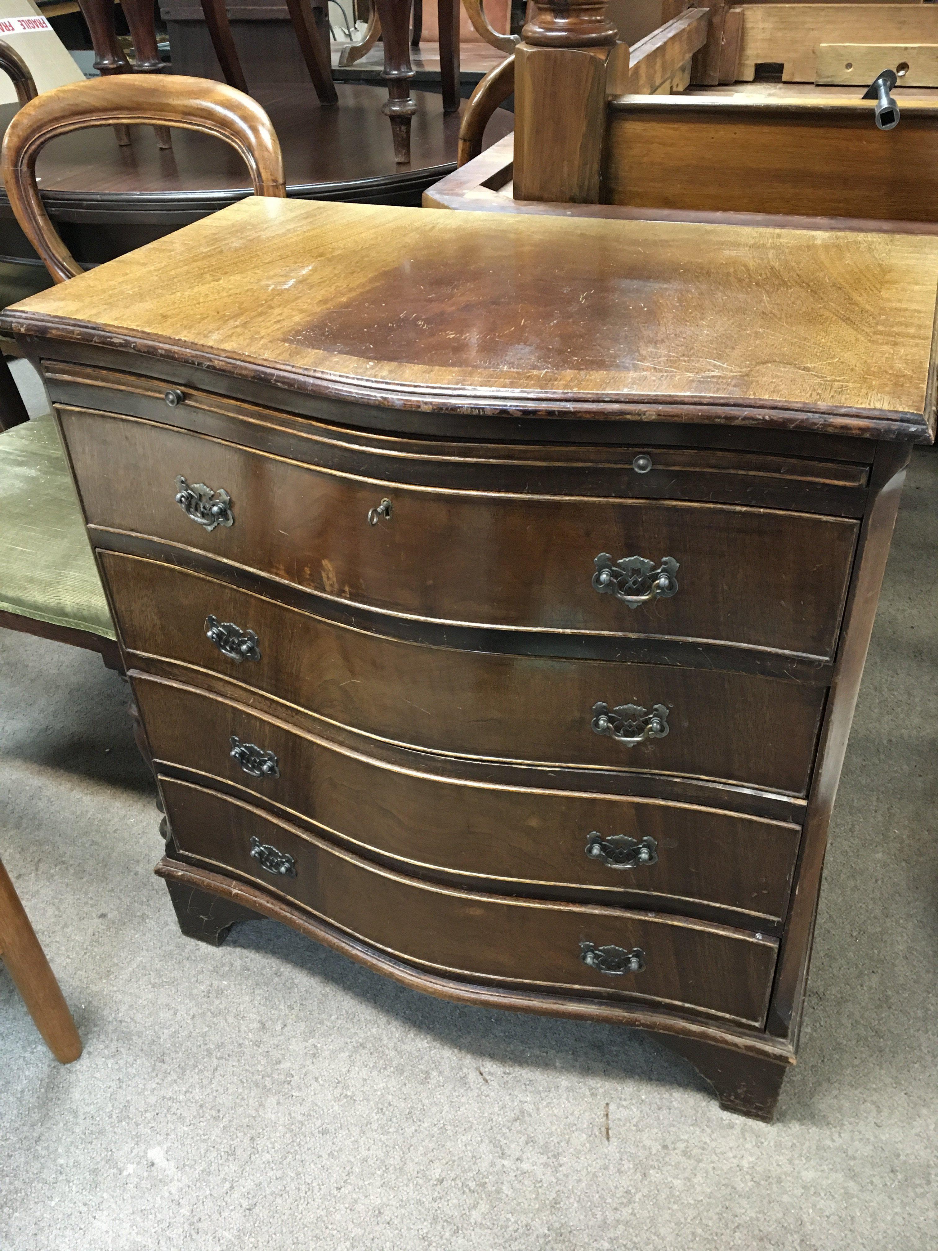 A Mahogany chest of drawers with a serpentine fron