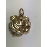 A 9 ct gold pendant in the form of a bull dog inse