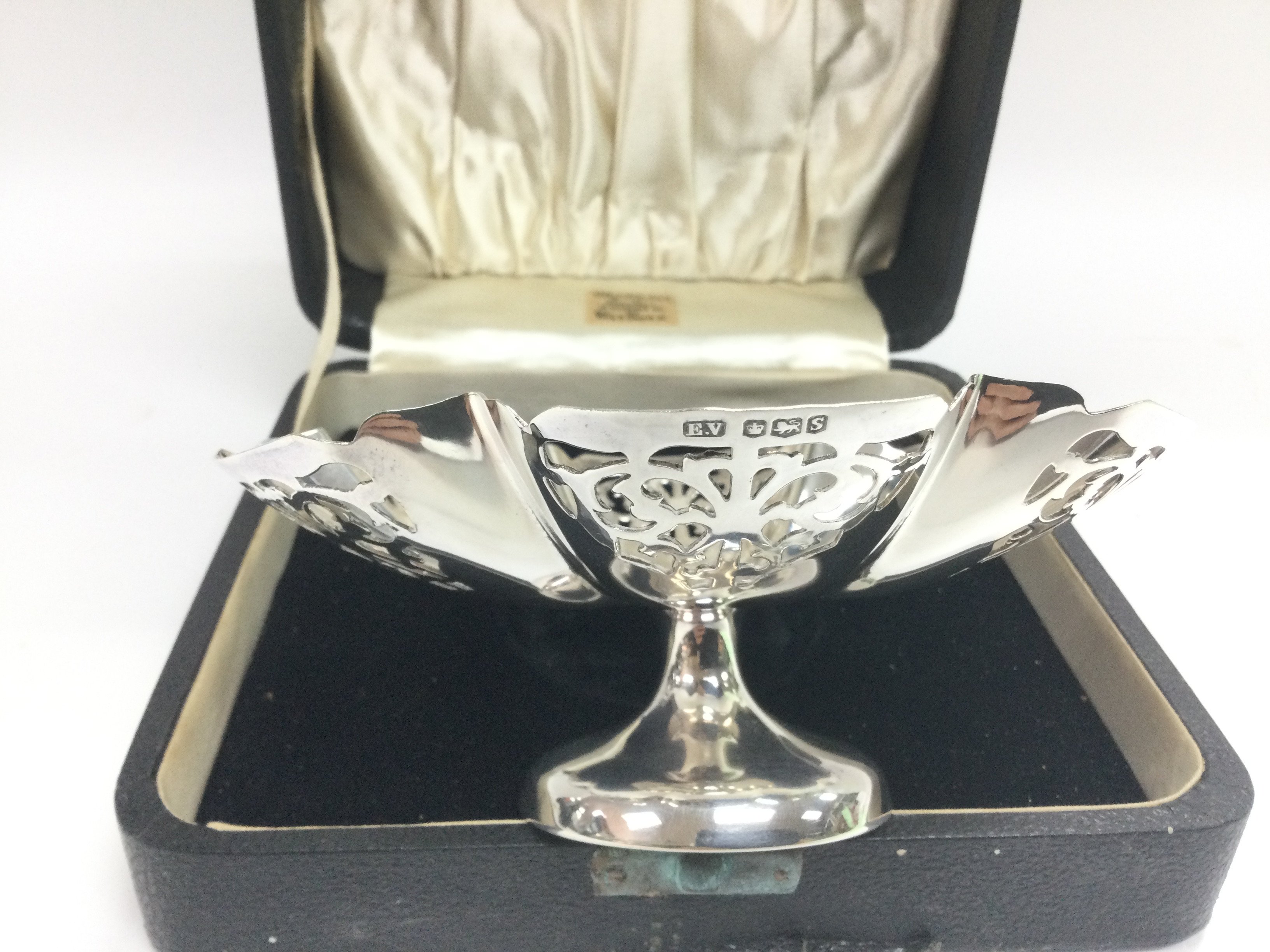 A cased silver bon bon dish with piercework decora - Image 2 of 2