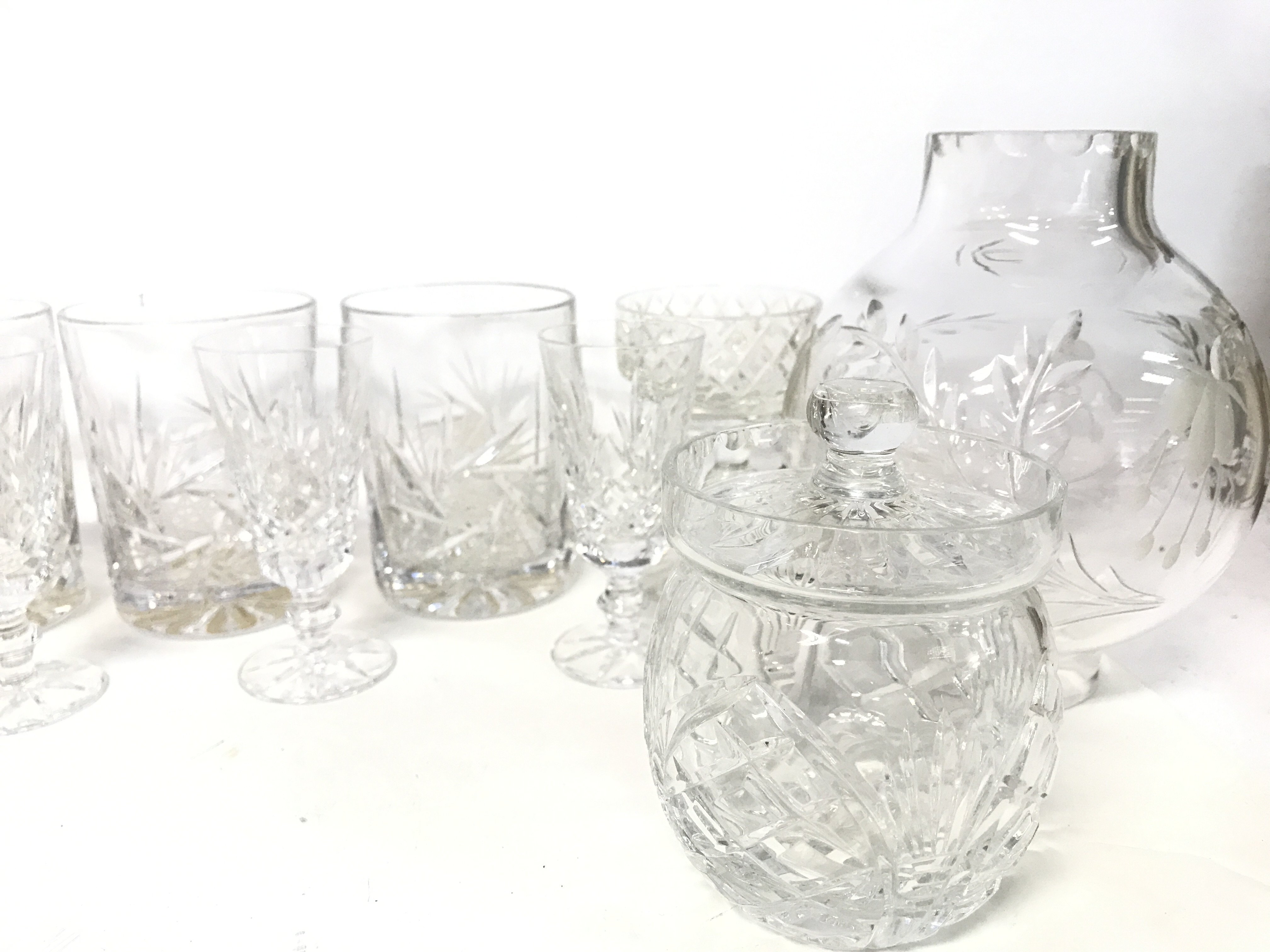 A set of cut glasses, a lidded glass jar, clear gl - Image 2 of 5